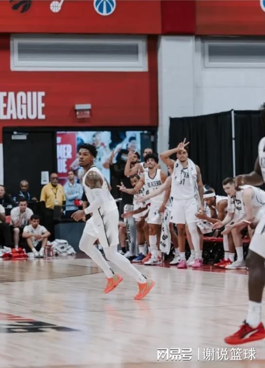 DB电竞-杨瀚森只拿8分也该夸？三数据领跑全队，火箭25岁中锋被压制