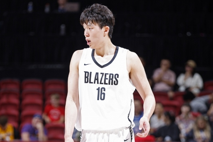 DB电竞官方网站-开局失误有点多！杨瀚森首节2分2板2助3失误 正负值+1