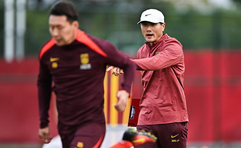 2-0到2-2!中国男足痛失好局,2球领先遭绝平,邵佳一带队3场不败